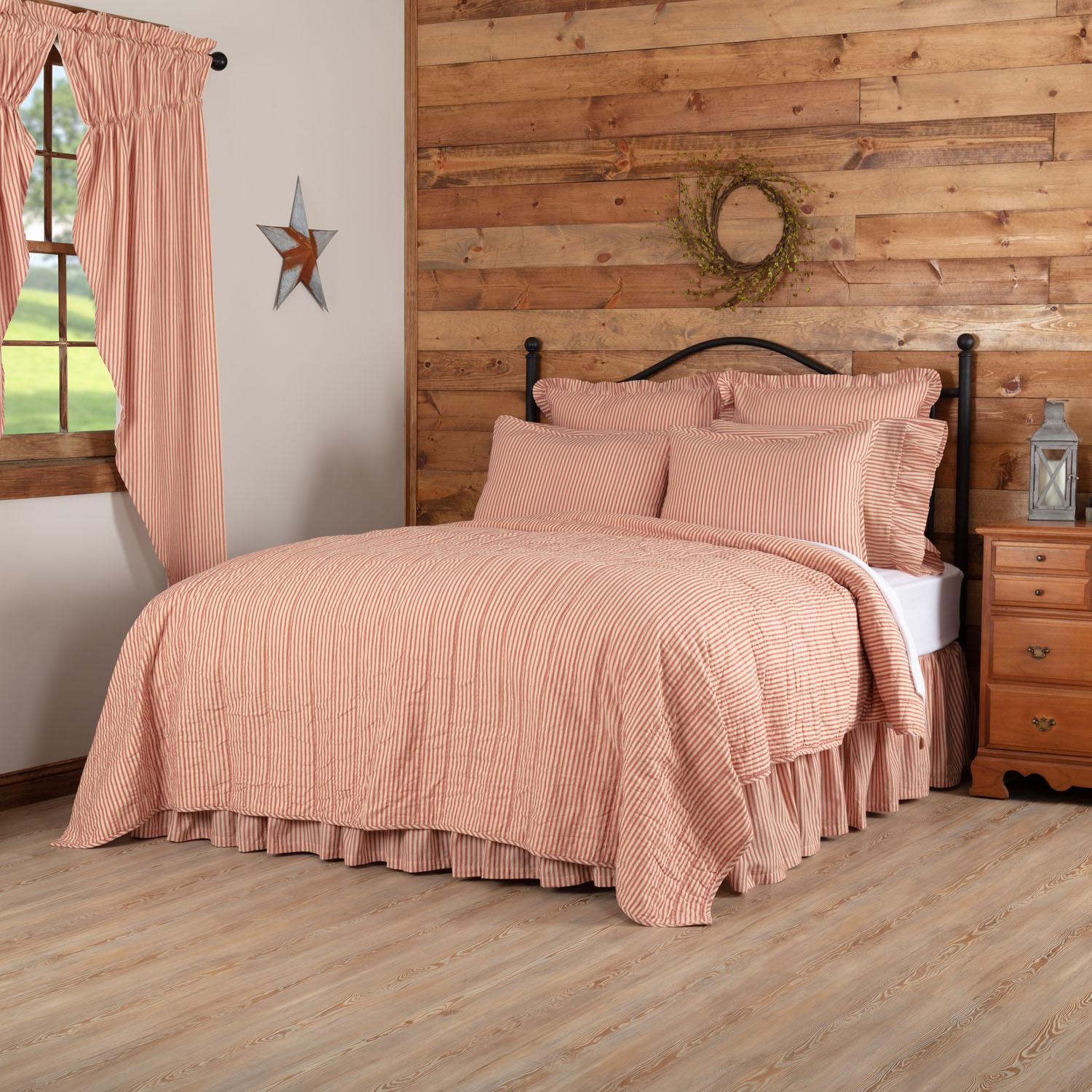 Kiraly Utca II Luxury King Quilt - Red
