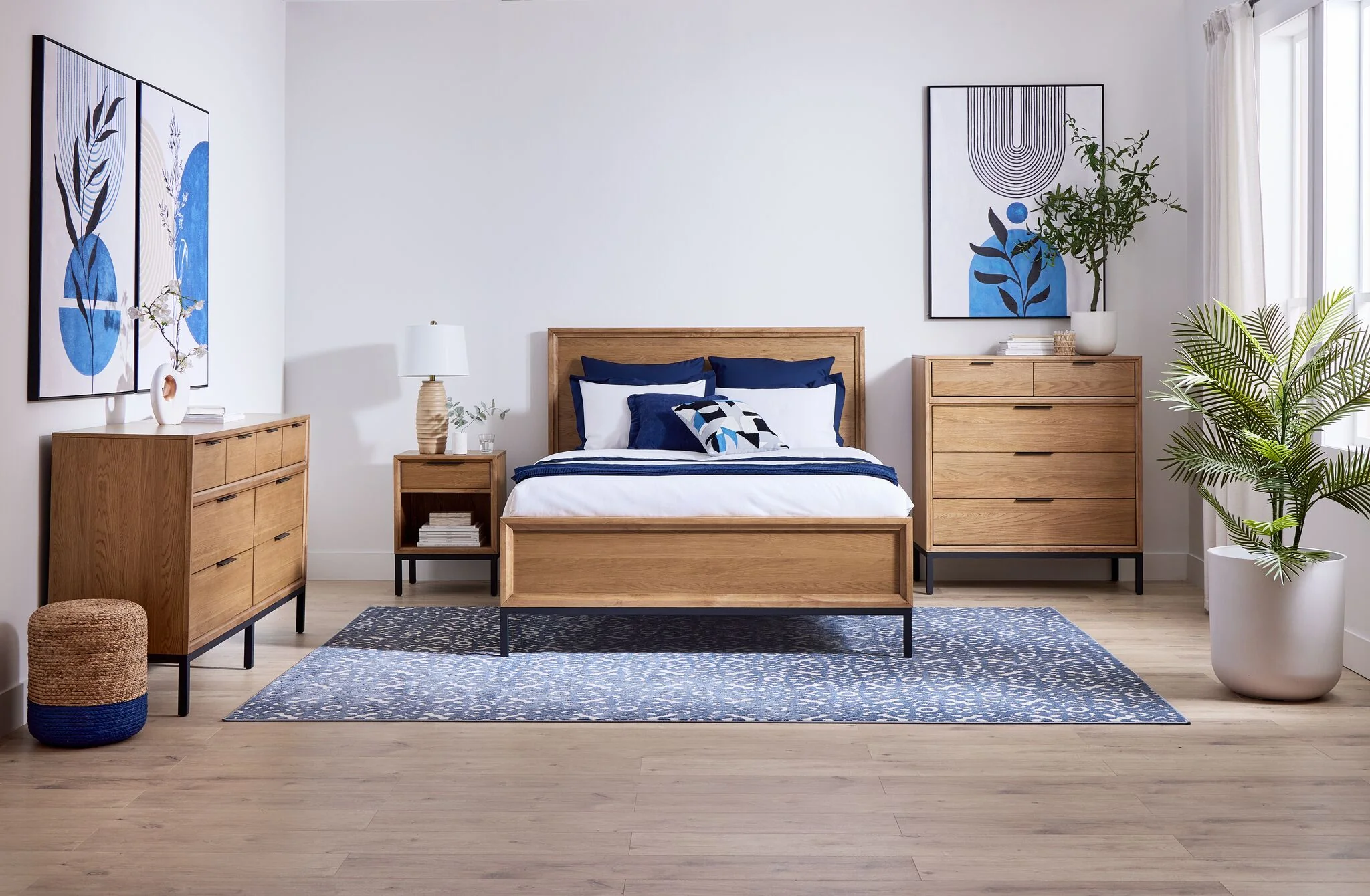 Feeling Connected - Newport 6 - Piece Queen Bedroom Package - Oak and Black - Image 3