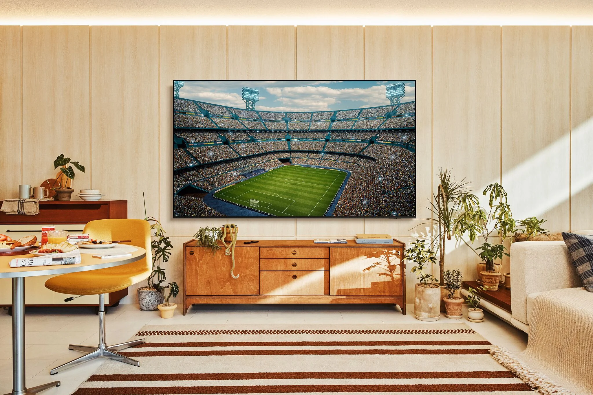 Samsung 70" 4K CUHD Smart LED TV - UN70U8000FFXZC - Image 2